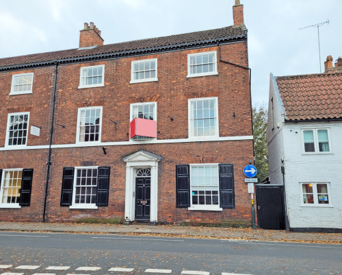 72 Lairgate image